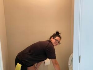 picture of Krisandra Cleaning A toilet